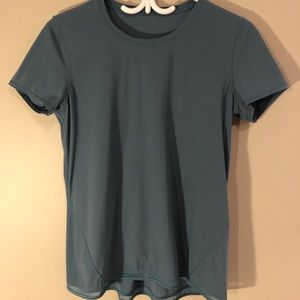 Lulu lemon t shirt